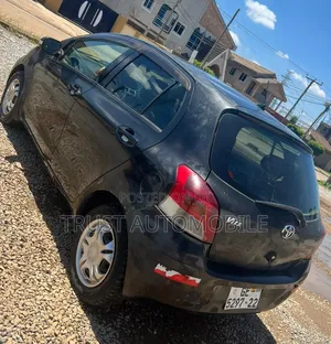 Toyota Vitz 1.0 FWD 3dr 2010 Black
