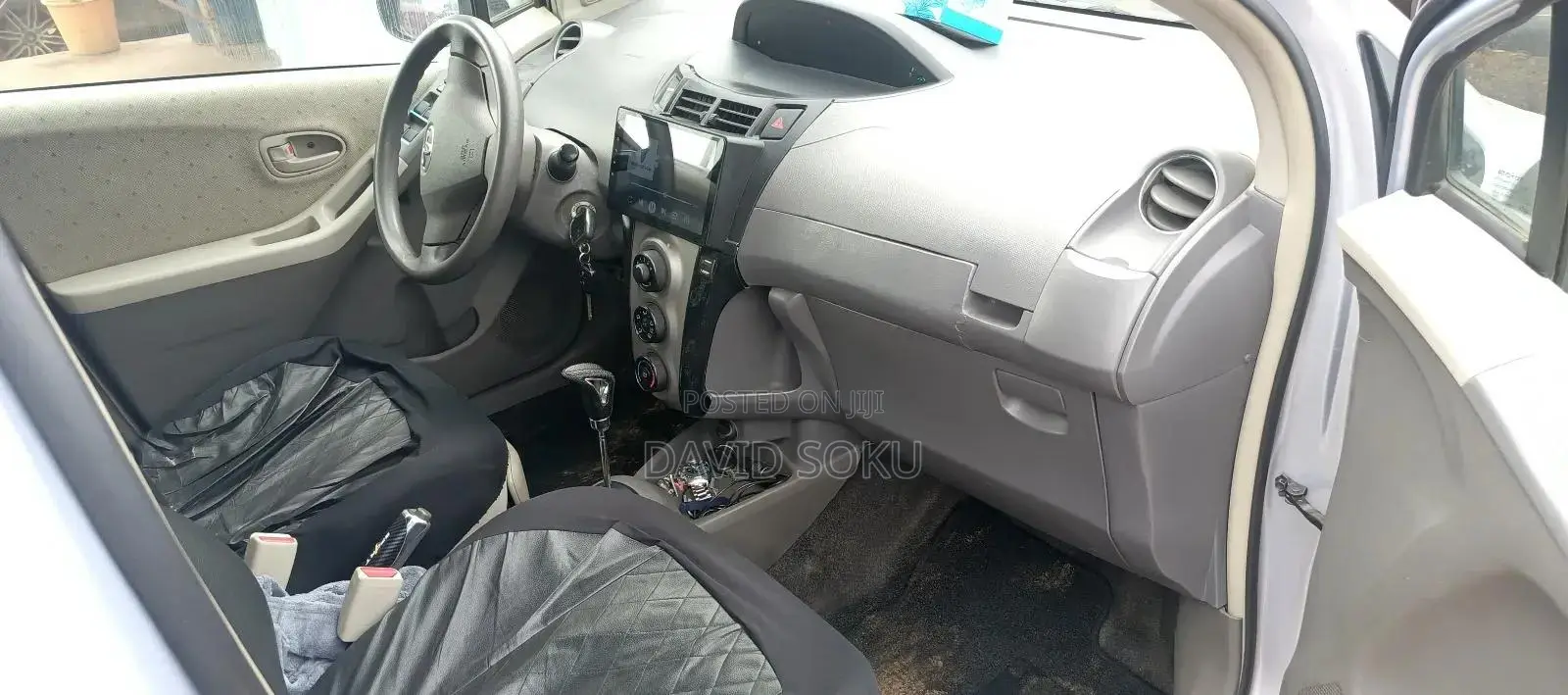 Toyota Vitz 1.3 FWD 5dr 2010 Silver