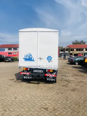 Hyundai Might Container