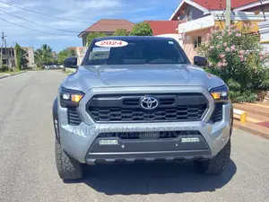 Toyota Tacoma SR5 XtraCab 6' Bed AT 2024 Silver