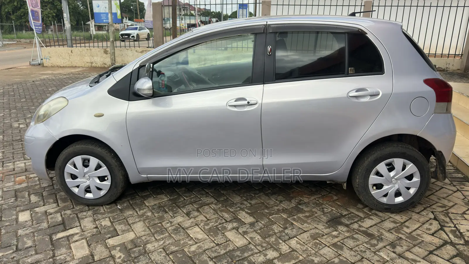 Toyota Vitz 1.5 FWD 3dr 2010 Silver