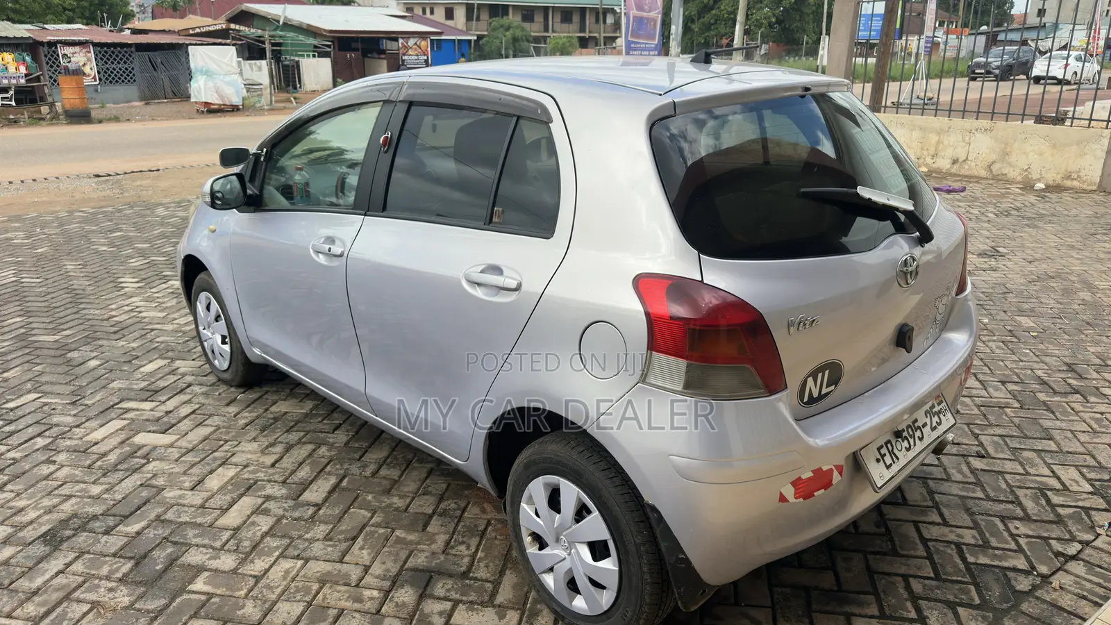 Toyota Vitz 1.5 FWD 3dr 2010 Silver
