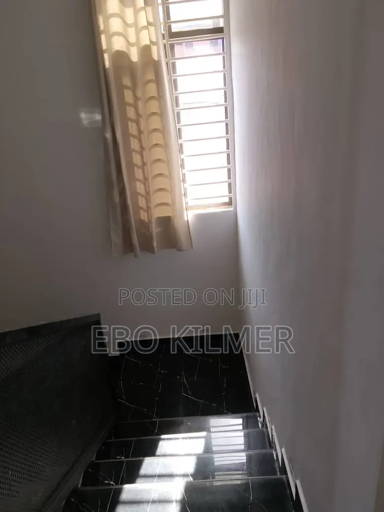 4bdrm Duplex in Lake Side Estate for rent