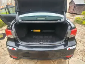 Toyota Avensis 2013 Black