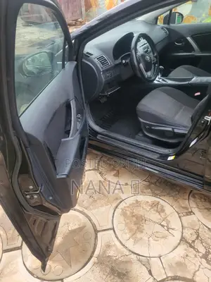 Toyota Avensis 2013 Black