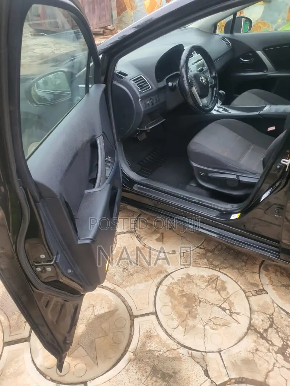 Toyota Avensis 2013 Black