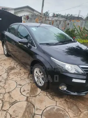 Toyota Avensis 2013 Black