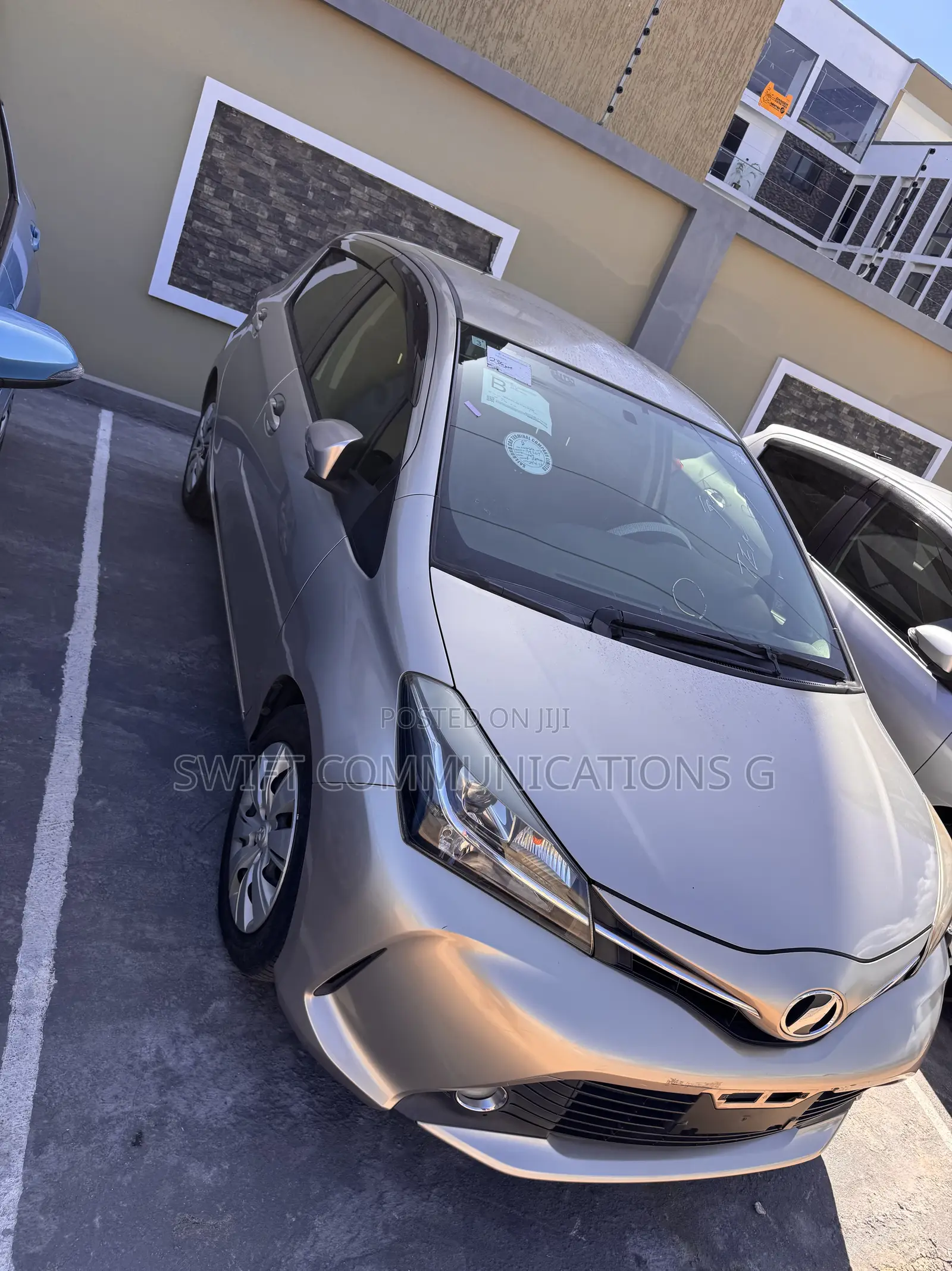 Toyota Vitz 1.5 FWD 5dr 2016 Gold