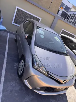 Toyota Vitz 1.5 FWD 5dr 2016 Gold