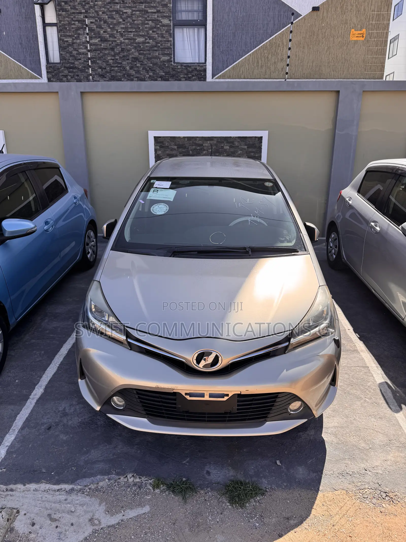 Toyota Vitz 1.5 FWD 5dr 2016 Gold