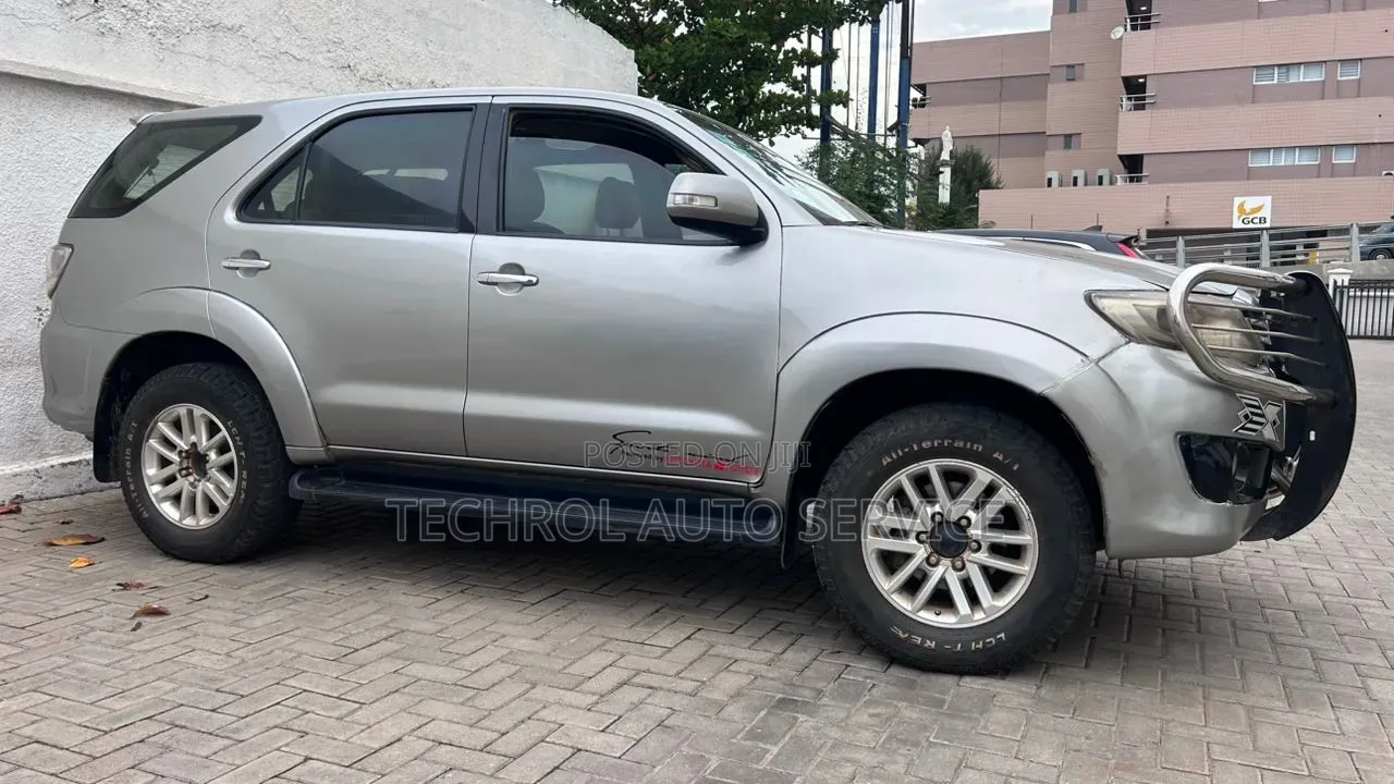 Toyota Fortuner 2.5 D AWD 2012 Silver