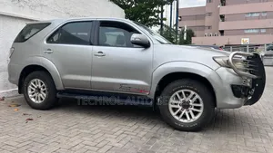 Toyota Fortuner 2.5 D AWD 2012 Silver