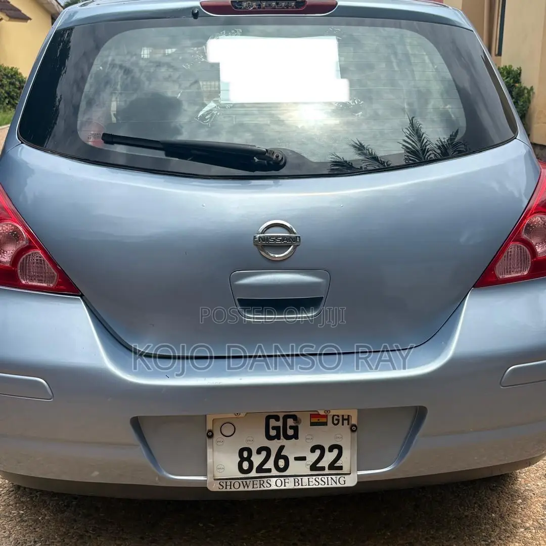 Nissan Versa 1.8 S Hatchback 2012 Blue