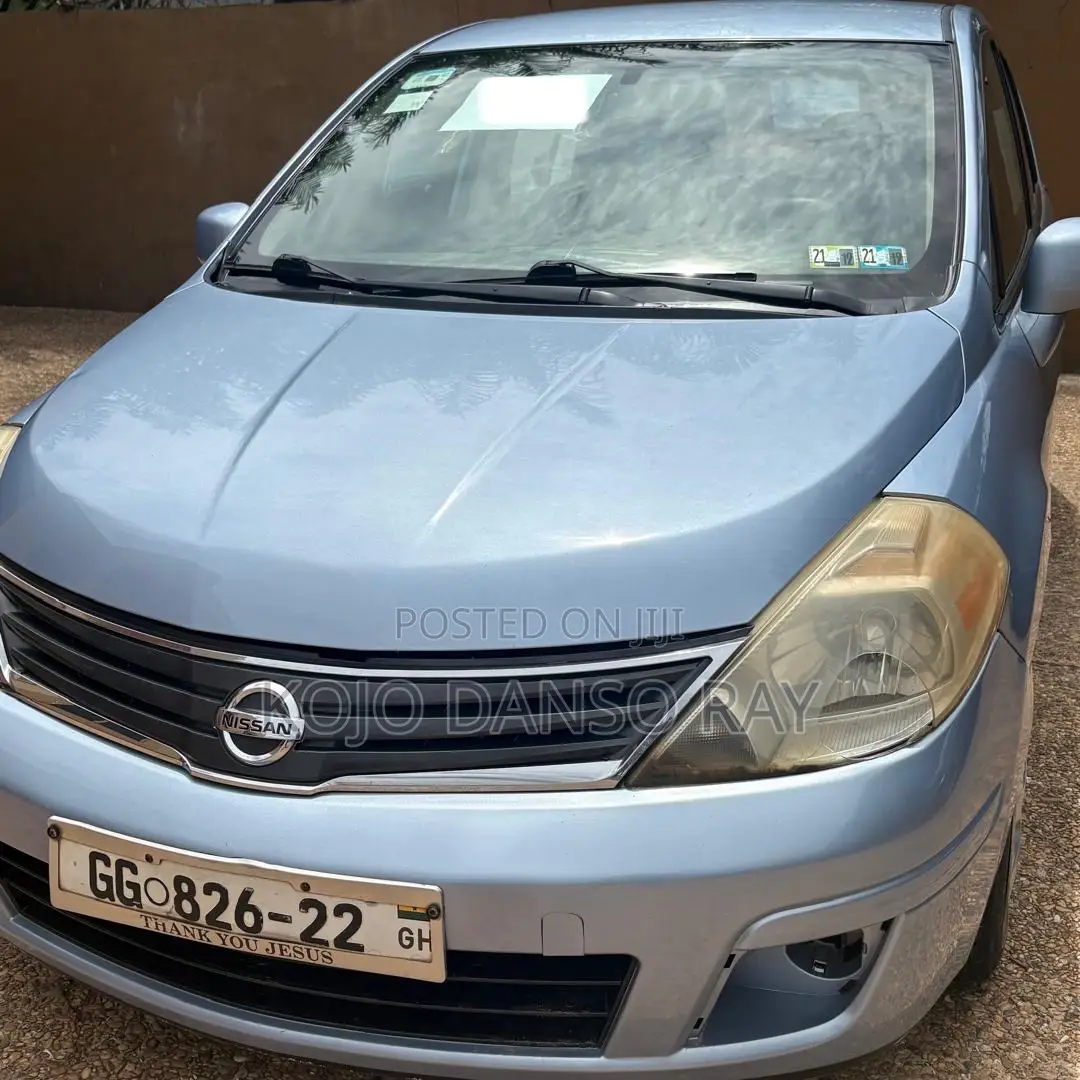Nissan Versa 1.8 S Hatchback 2012 Blue