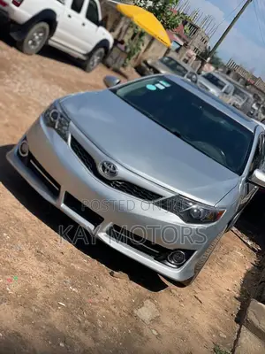 Toyota Camry SE 4dr Sedan (2.5L 4cyl 6A) 2014 Gray