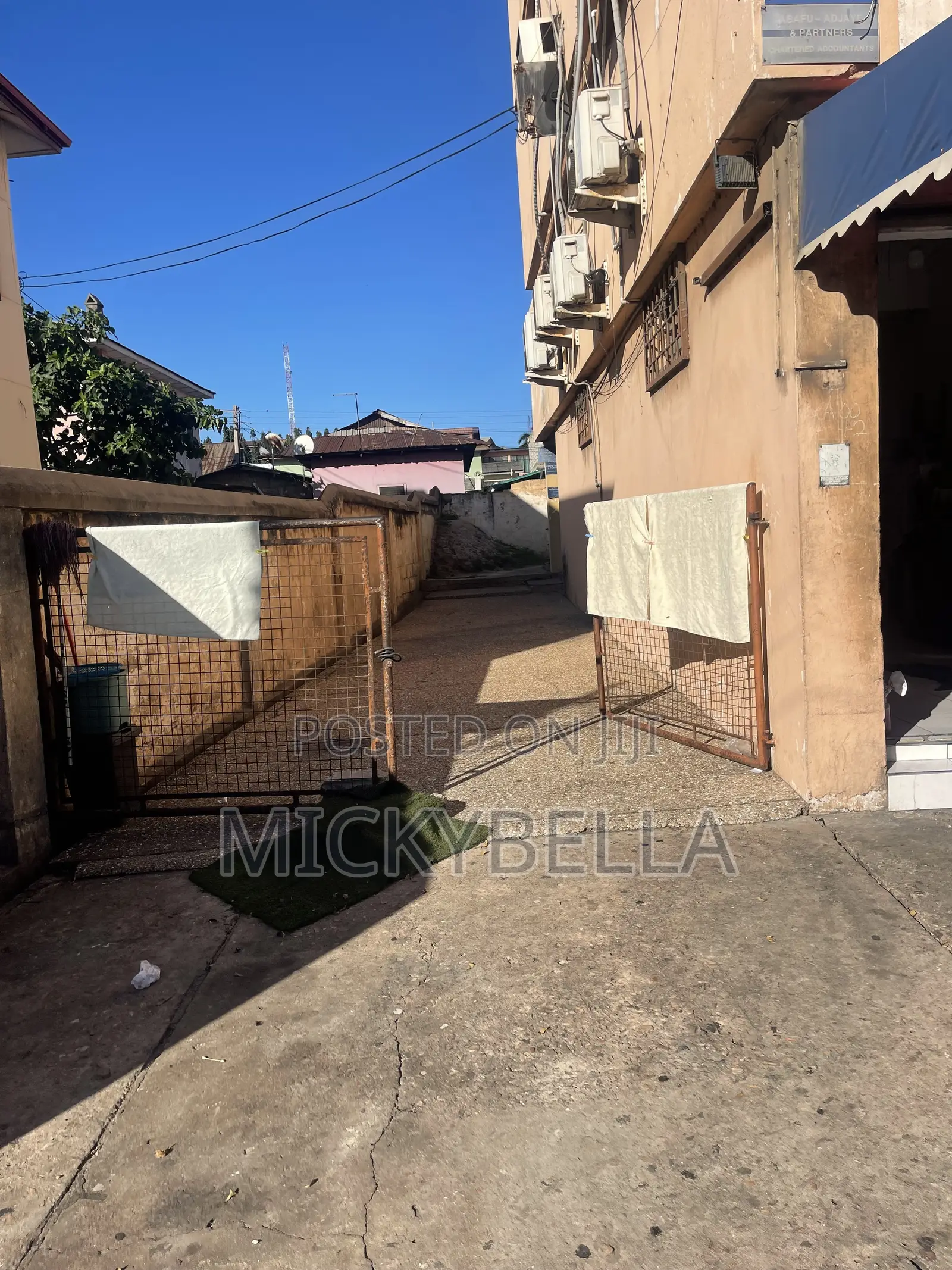 10bdrm House in Accra Poly Area for sale
