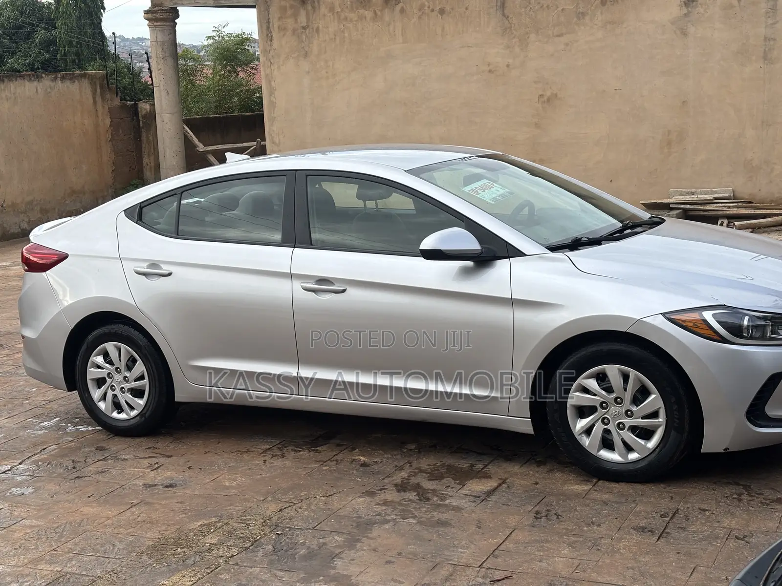 Hyundai Elantra SE Sedan FWD (2.0L 4cyl 6M) 2017 Silver