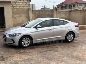Hyundai Elantra SE Sedan FWD (2.0L 4cyl 6M) 2017 Silver