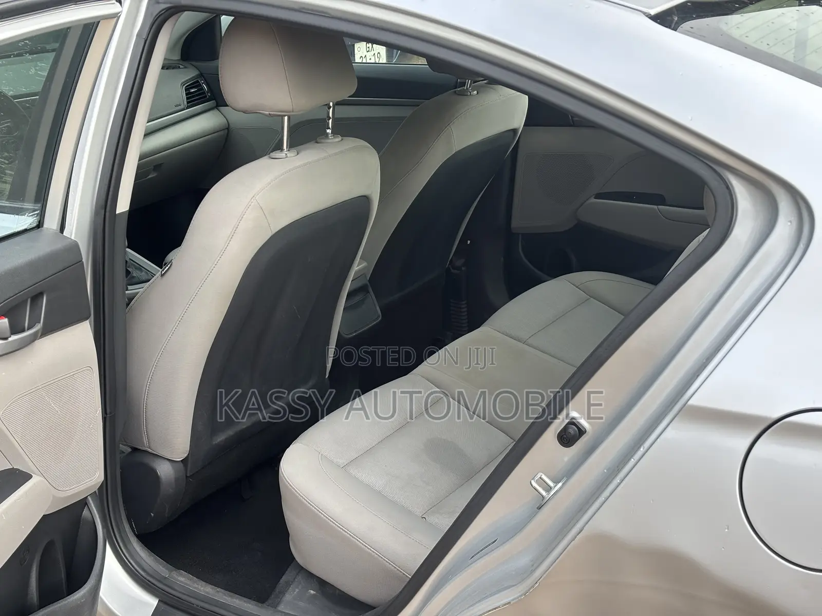 Hyundai Elantra SE Sedan FWD (2.0L 4cyl 6M) 2017 Silver