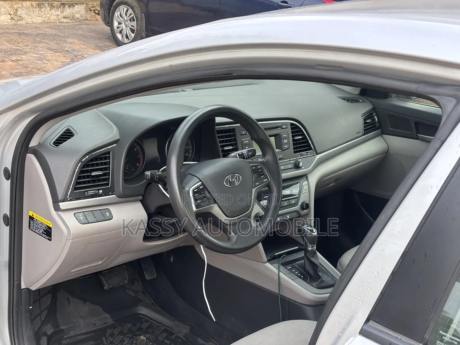Hyundai Elantra SE Sedan FWD (2.0L 4cyl 6M) 2017 Silver