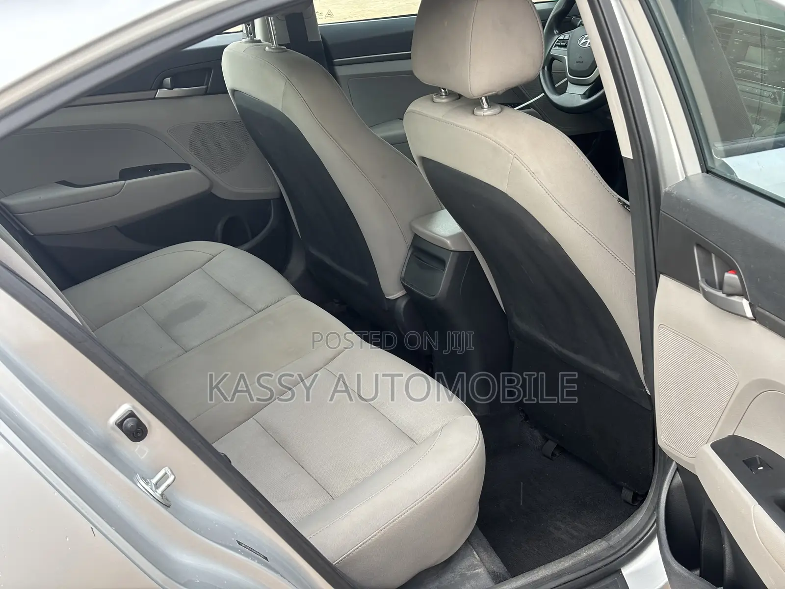 Hyundai Elantra SE Sedan FWD (2.0L 4cyl 6M) 2017 Silver