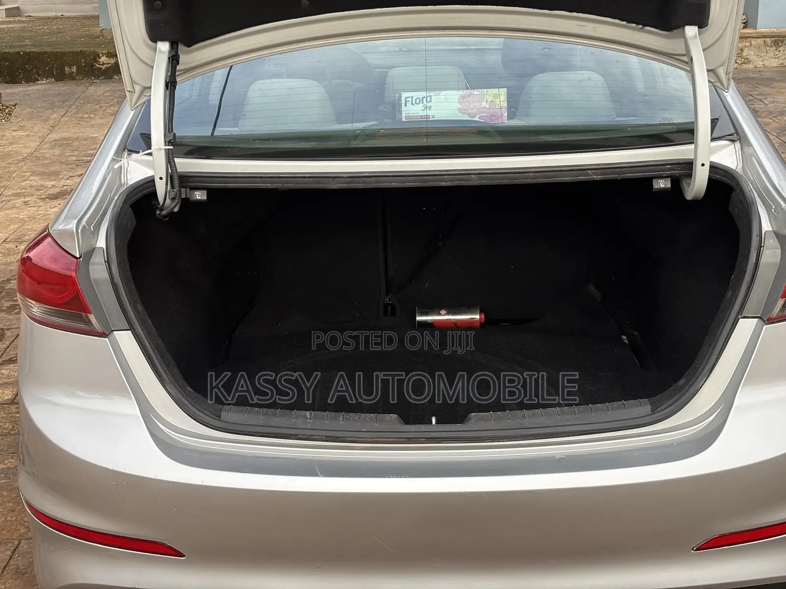 Hyundai Elantra SE Sedan FWD (2.0L 4cyl 6M) 2017 Silver