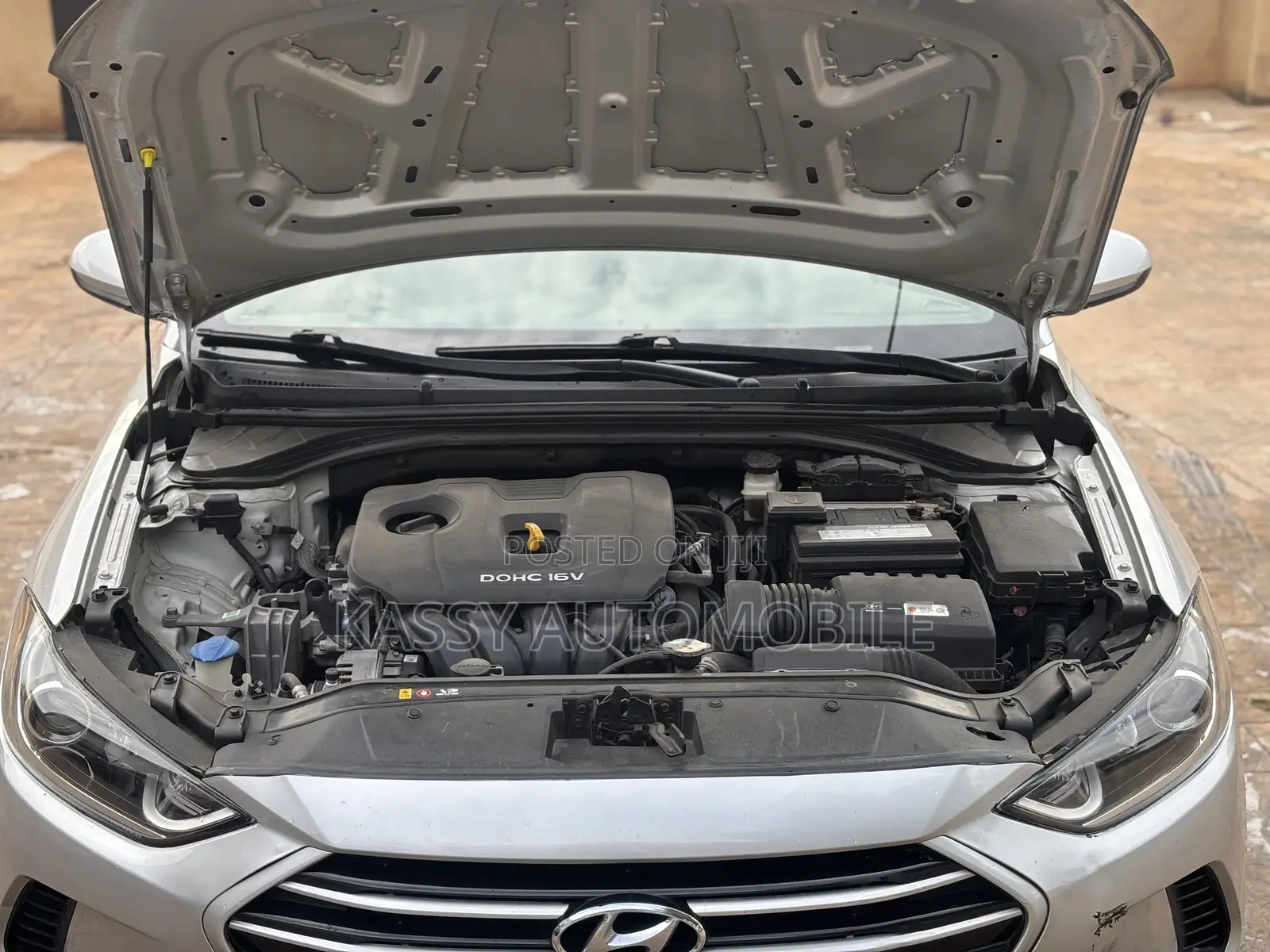Hyundai Elantra SE Sedan FWD (2.0L 4cyl 6M) 2017 Silver