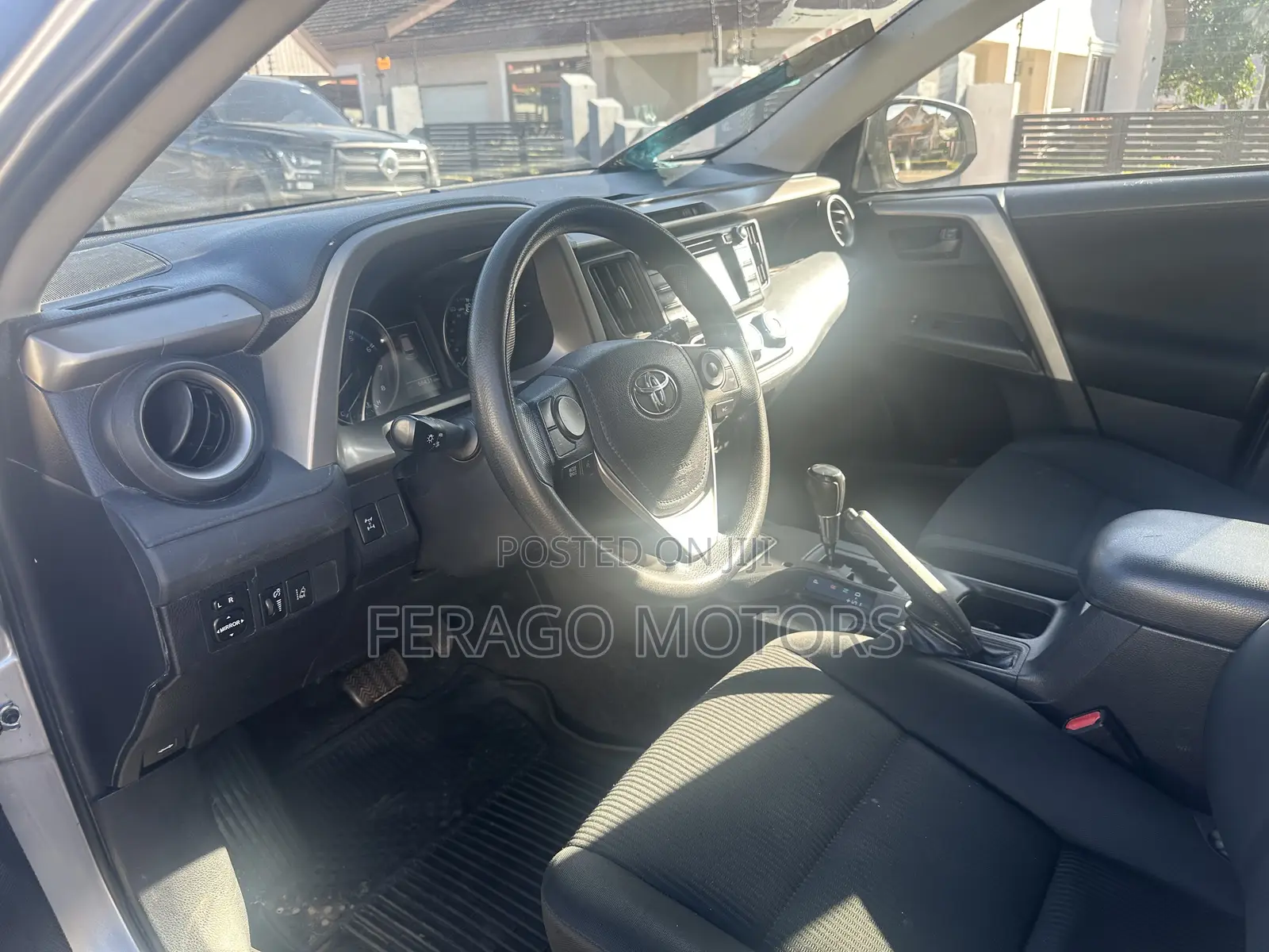 Toyota RAV4 LE 4dr SUV (2.5L 4cyl 6A) 2018 Silver
