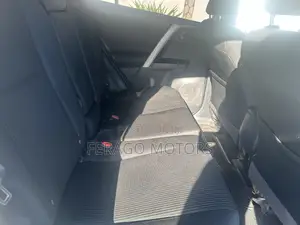 Toyota RAV4 LE 4dr SUV (2.5L 4cyl 6A) 2018 Silver