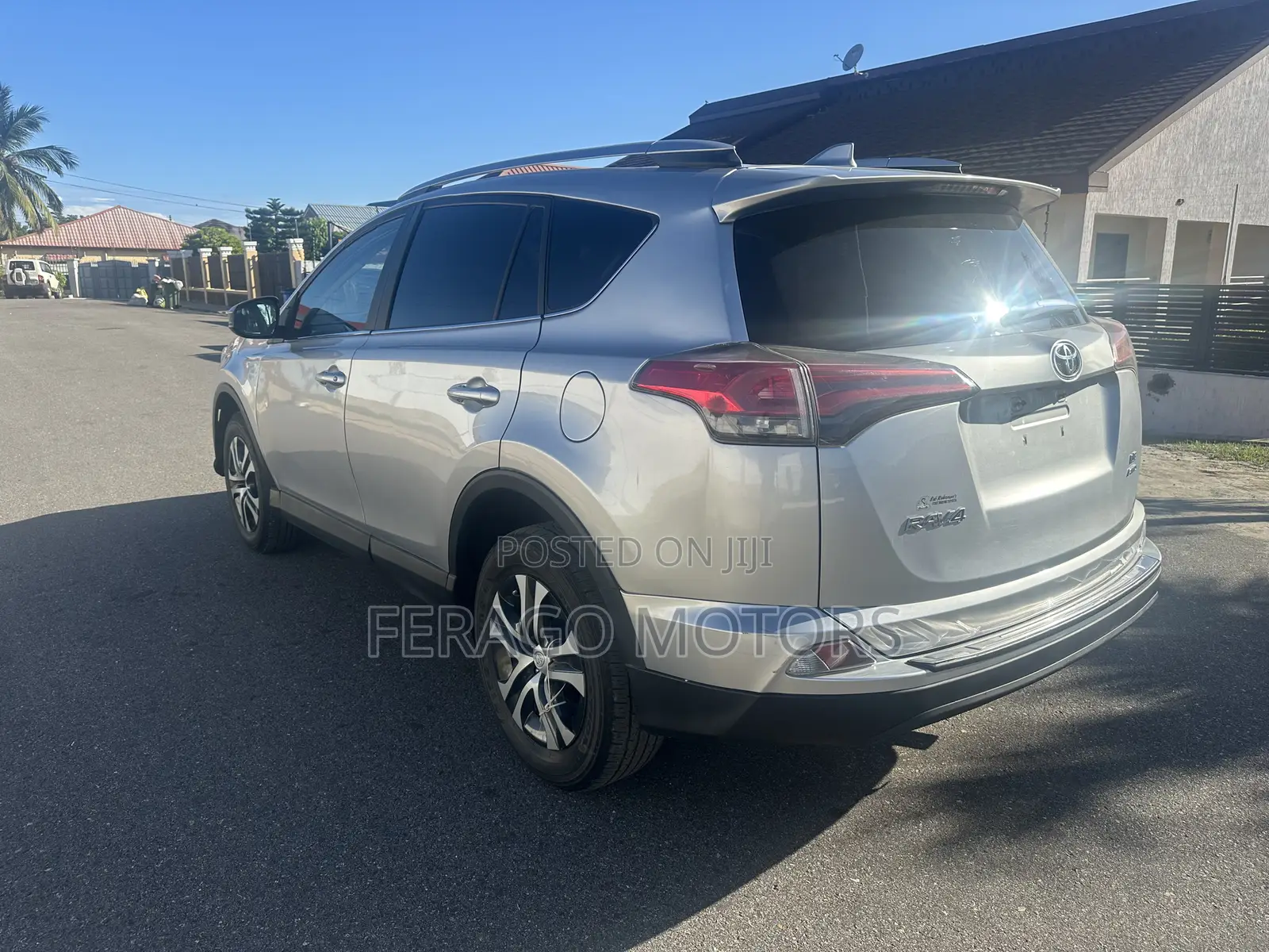 Toyota RAV4 LE 4dr SUV (2.5L 4cyl 6A) 2018 Silver