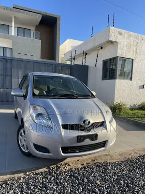 Toyota Vitz 1.0 FWD 3dr 2010 Silver