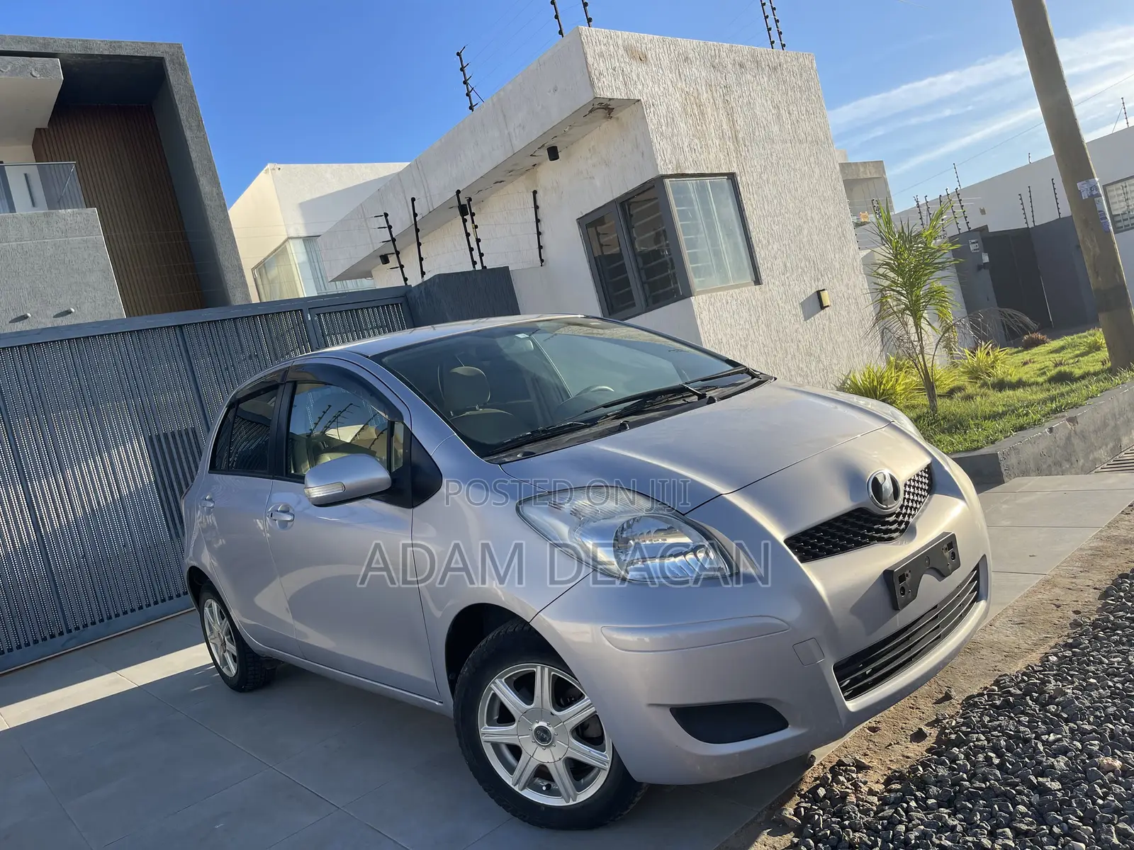 Toyota Vitz 1.0 FWD 3dr 2010 Silver