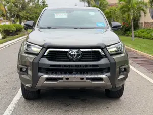 Toyota Hilux 2021 Green