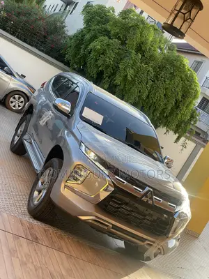 New Mitsubishi Montero Sport 2025 Silver
