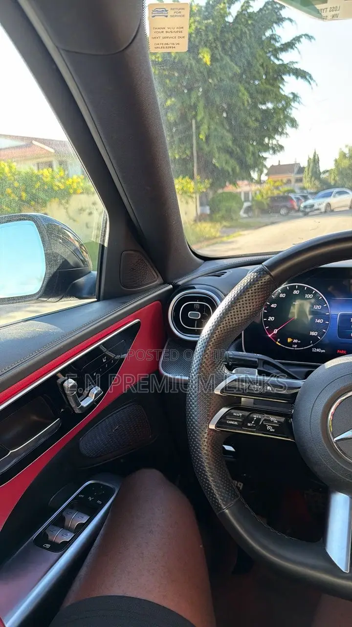 Mercedes-Benz C300 2023 Black