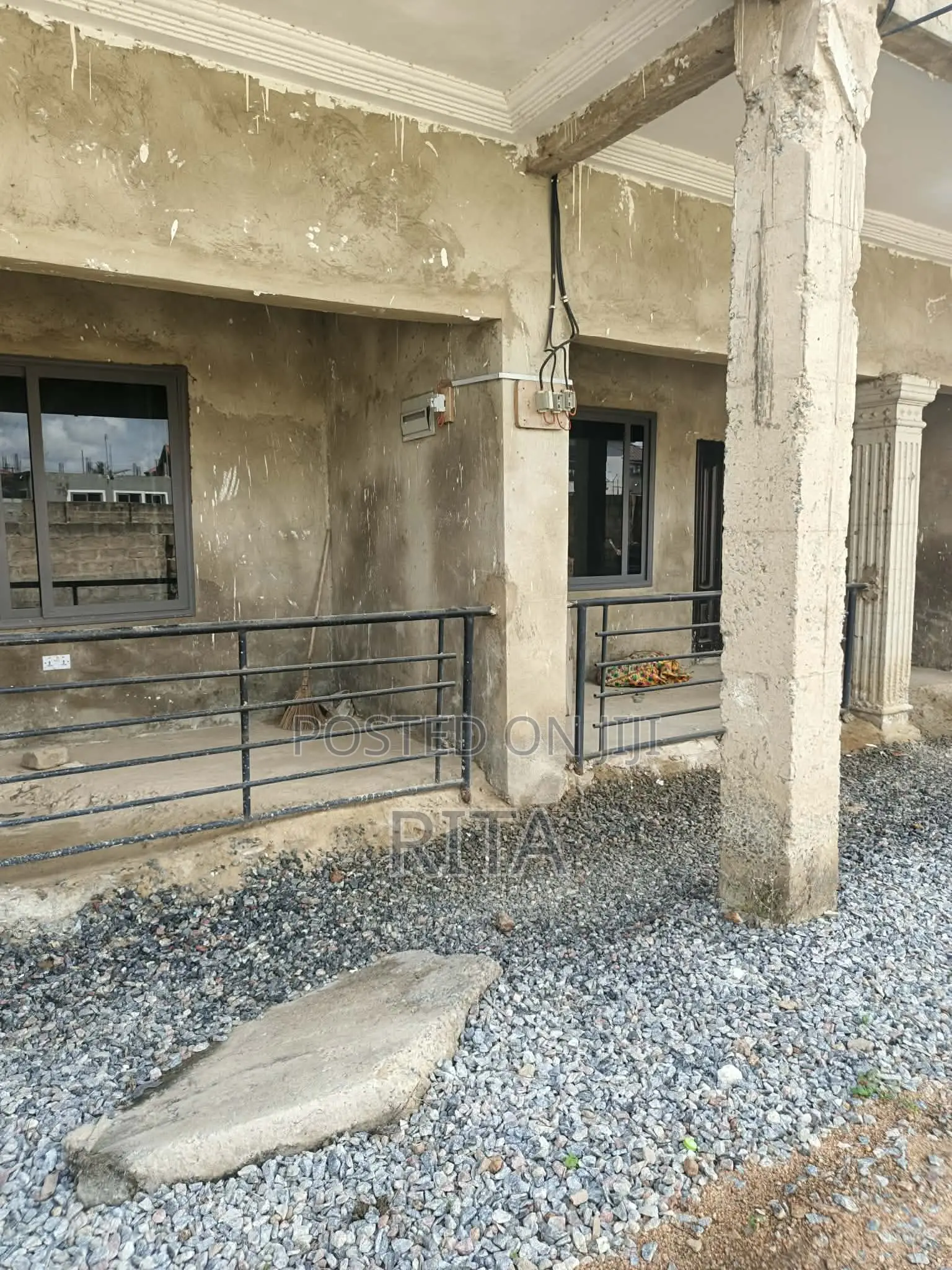8bdrm Duplex in Kj002, Manhean for sale