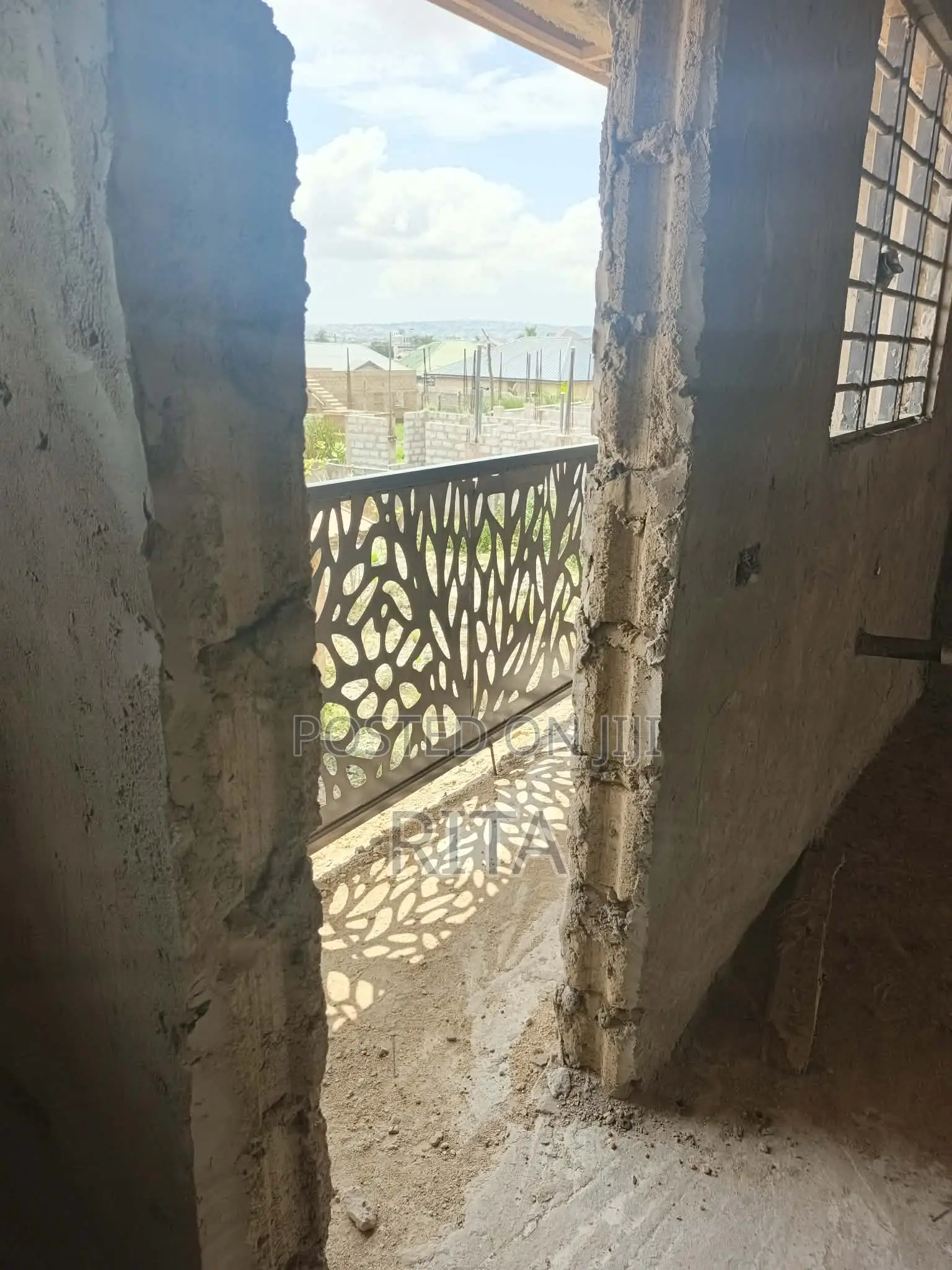 8bdrm Duplex in Kj002, Manhean for sale