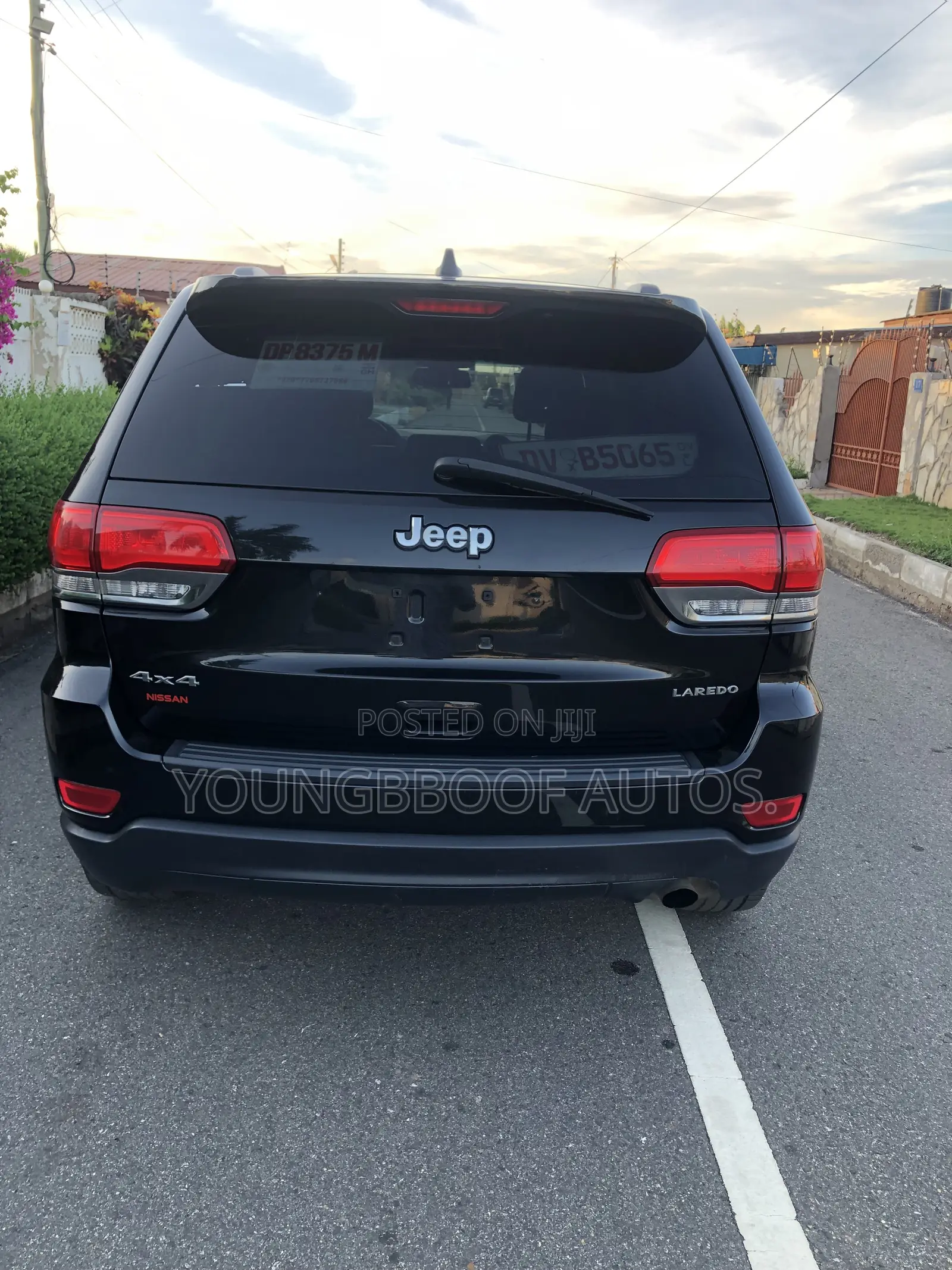 Jeep Grand Cherokee Laredo 4dr SUV (3.6L 6cyl 8A) 2015 Black