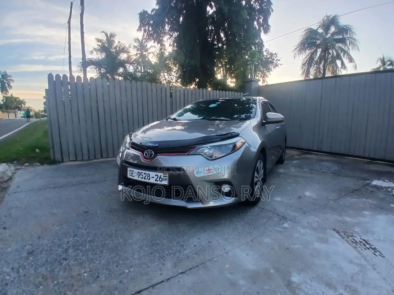 Toyota Corolla LE Premium 4dr Sedan (1.8L 4cyl CVT) 2015 Brown