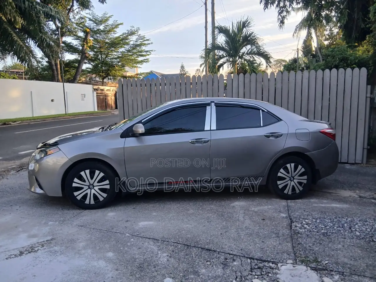Toyota Corolla LE Premium 4dr Sedan (1.8L 4cyl CVT) 2015 Brown