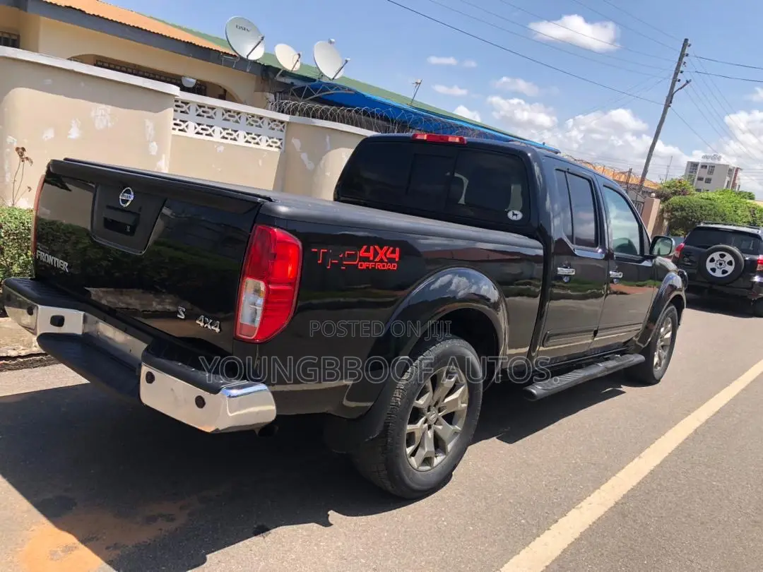 Nissan Frontier S 4dr Crew Cab 4WD 5.0 ft. SB (4.0L 6cyl 5A) 2015 Black