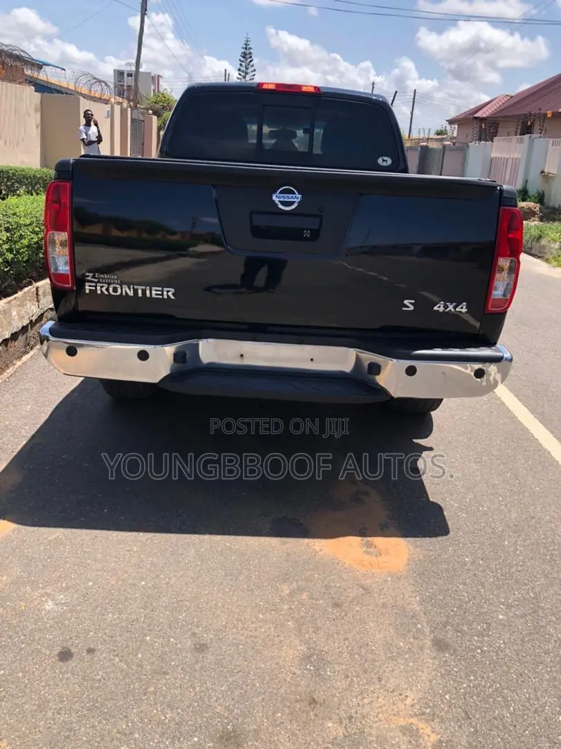 Nissan Frontier S 4dr Crew Cab 4WD 5.0 ft. SB (4.0L 6cyl 5A) 2015 Black