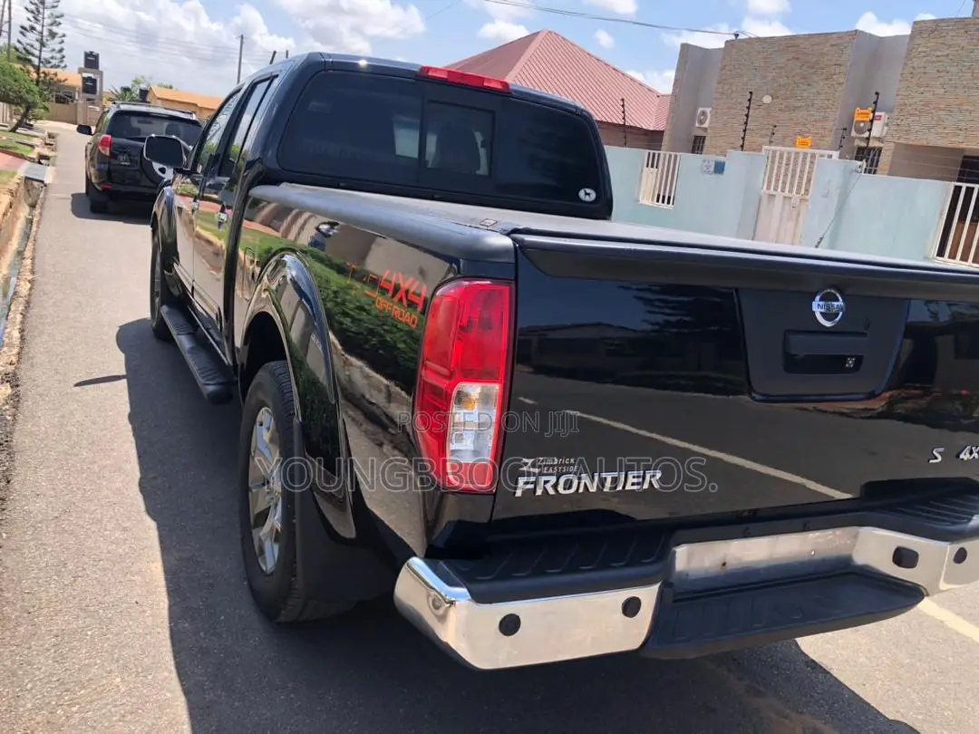 Nissan Frontier S 4dr Crew Cab 4WD 5.0 ft. SB (4.0L 6cyl 5A) 2015 Black