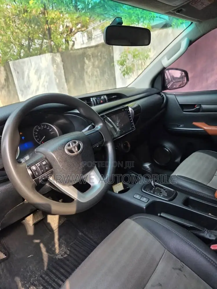 Toyota Hilux Revo Double Cab Deisel 2.4 AWD 2017 Silver