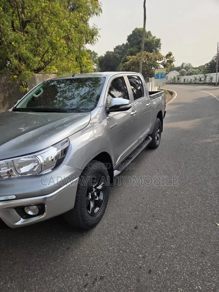 Toyota Hilux Revo Double Cab Deisel 2.4 AWD 2017 Silver