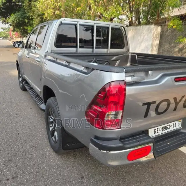 Toyota Hilux Revo Double Cab Deisel 2.4 AWD 2017 Silver