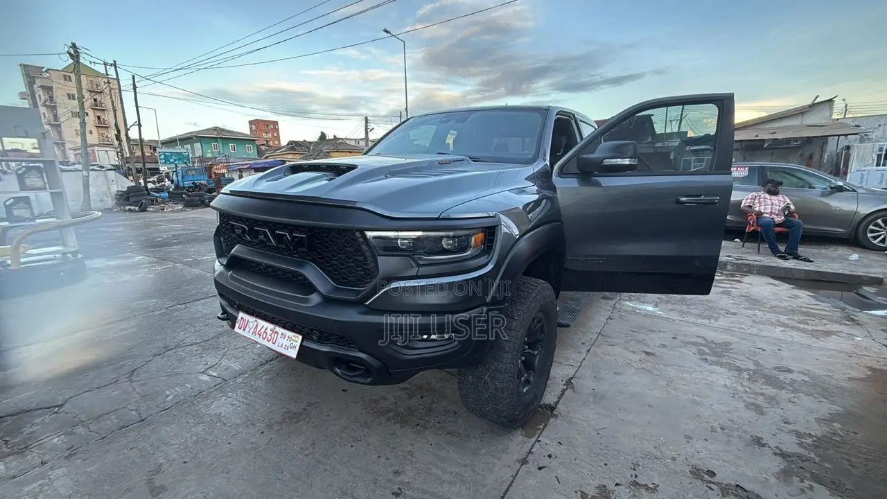RAM 1500 TRX Crew Cab 4WD SB 2023 Brown