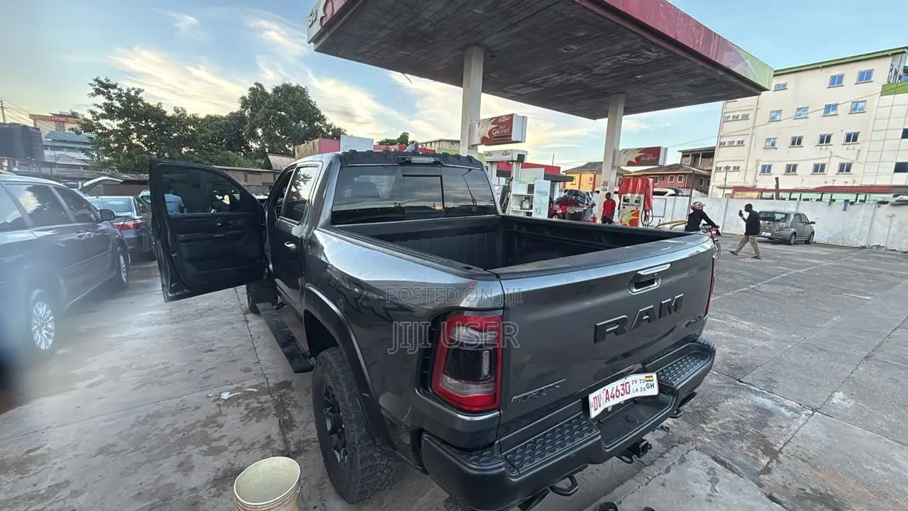 RAM 1500 TRX Crew Cab 4WD SB 2023 Brown