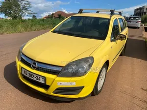 Opel Astra 2006 Yellow