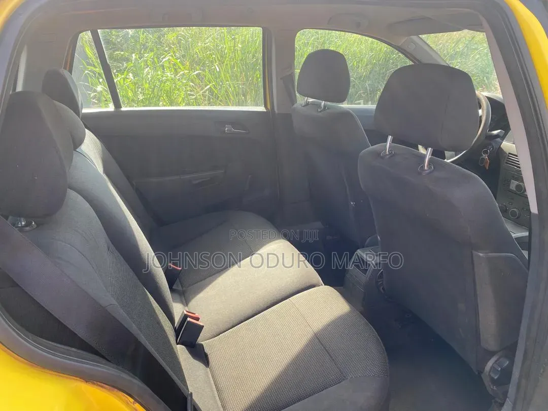 Opel Astra 2006 Yellow